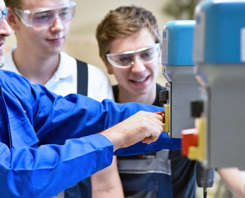 Bernhard Kirchhoff Metallverarbeitung | News | Ausbildung Feinwerkmechaniker